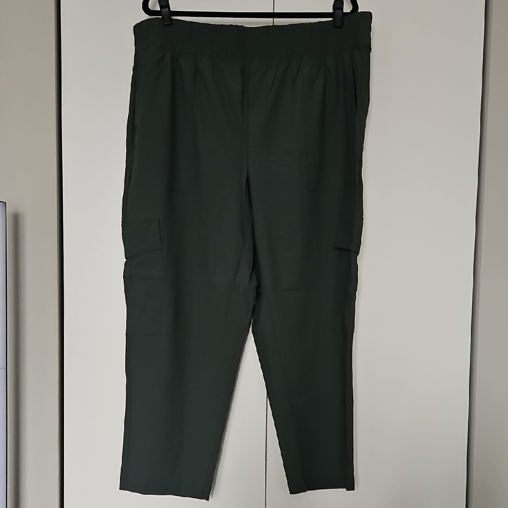 Women's Cargo Pants in Deep Green